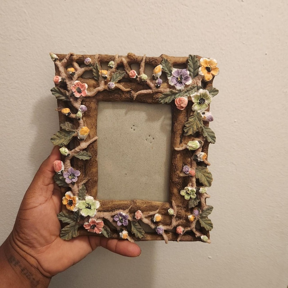 Vintage rustic floral picture frame featuring a detailed tree branch design